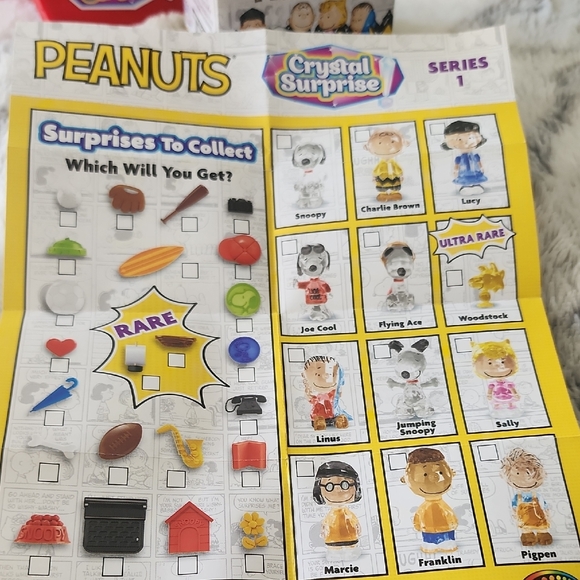 Peanuts Crystal Surprise Toy House - Red and Yellow - Picture 9 of 9